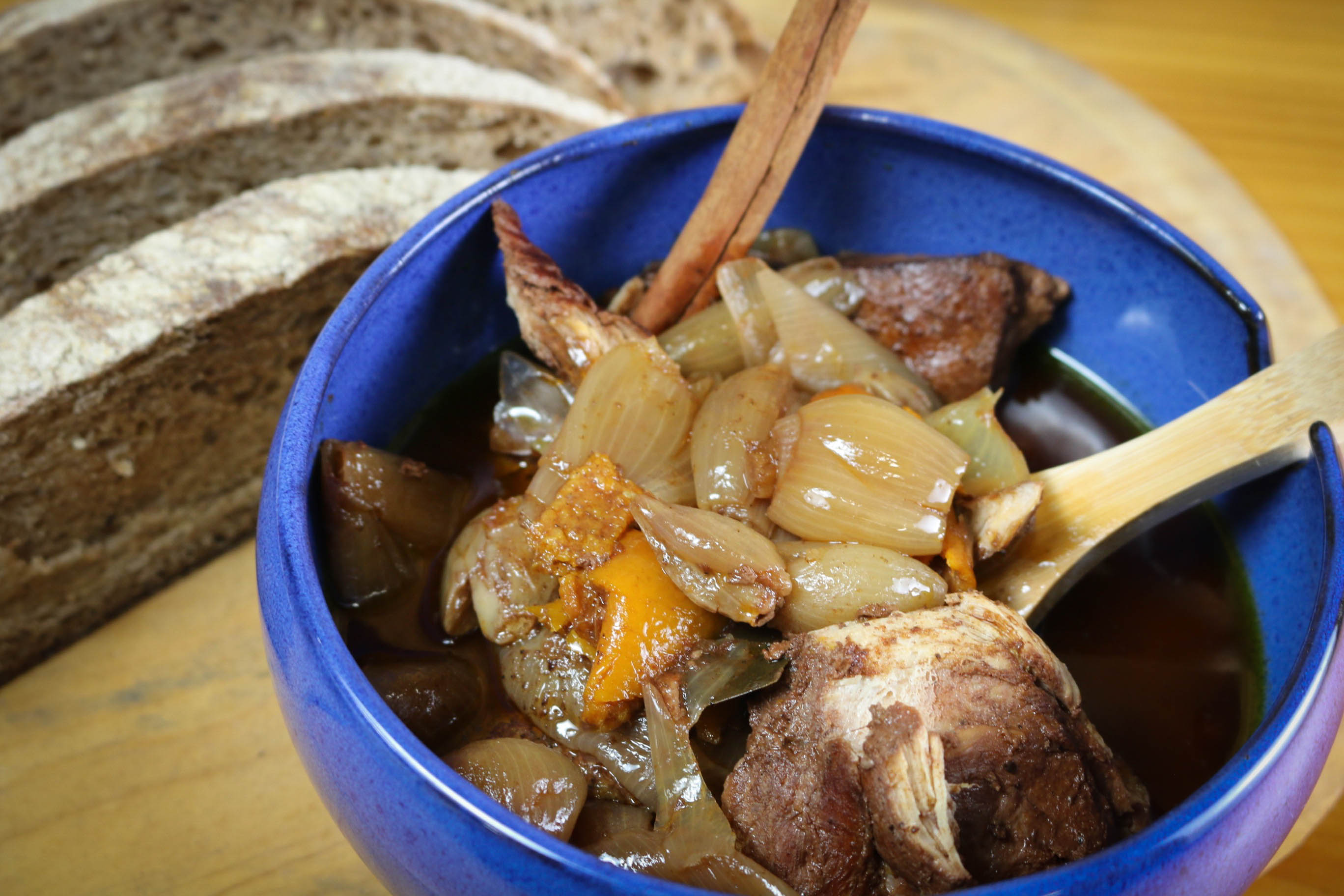 Mediterranean Diet: Chicken Stifado in Bowl